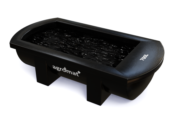 bebederoConAgua_700L_negro